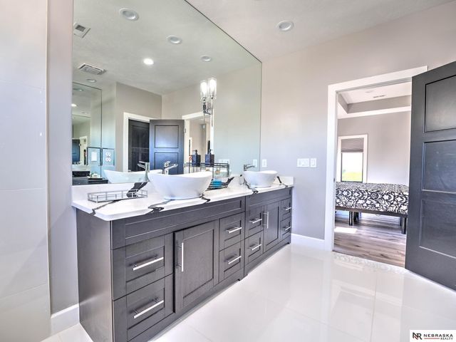 2550 N 188th Street, Omaha, NE 68022