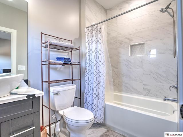 2550 N 188th Street, Omaha, NE 68022