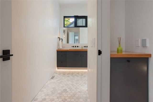 451 Seapowet Avenue, Tiverton, RI 02878