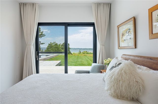 451 Seapowet Avenue, Tiverton, RI 02878