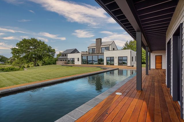 451 Seapowet Avenue, Tiverton, RI 02878