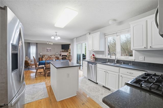 2279 Becket Circle, Stow, OH 44224