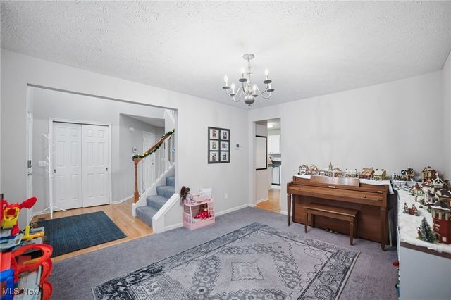 2279 Becket Circle, Stow, OH 44224