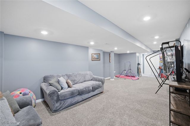 2279 Becket Circle, Stow, OH 44224