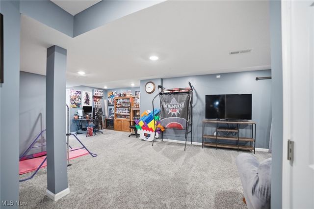 2279 Becket Circle, Stow, OH 44224