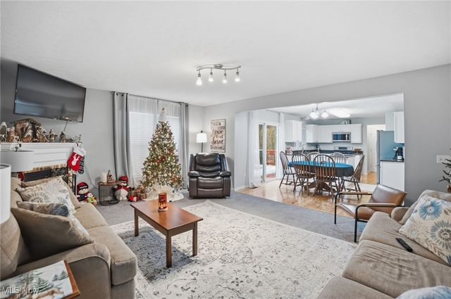 2279 Becket Circle, Stow, OH 44224