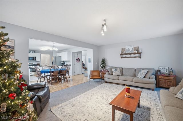 2279 Becket Circle, Stow, OH 44224