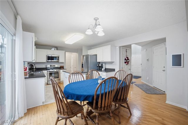 2279 Becket Circle, Stow, OH 44224