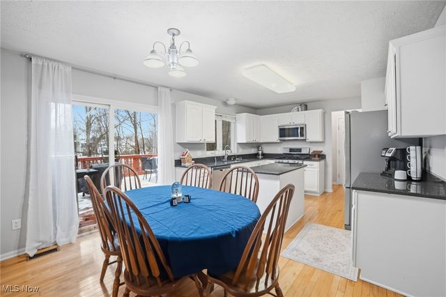 2279 Becket Circle, Stow, OH 44224