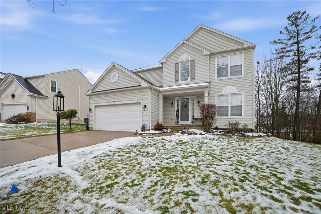 2279 Becket Circle, Stow, OH 44224