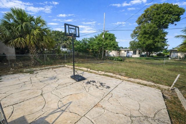 1225 NW 10th Place, Fort Lauderdale, FL 33311