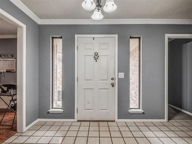 617 S Willowood Drive, Yukon, OK 73099