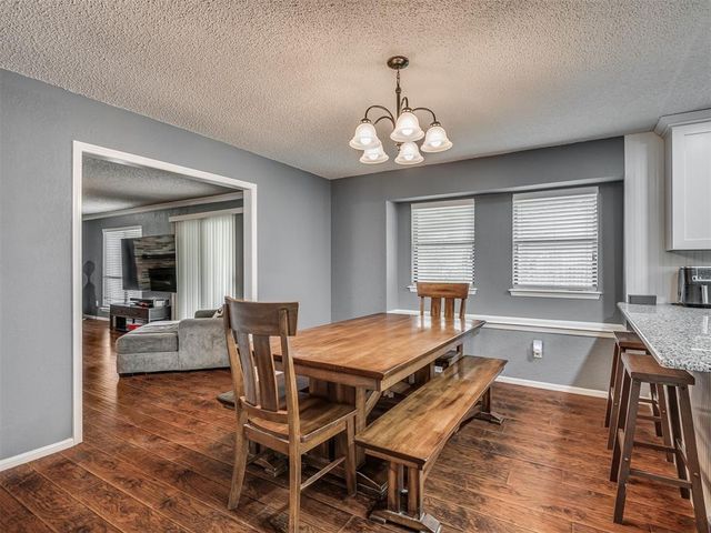 617 S Willowood Drive, Yukon, OK 73099