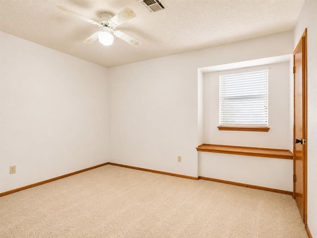 617 S Willowood Drive, Yukon, OK 73099