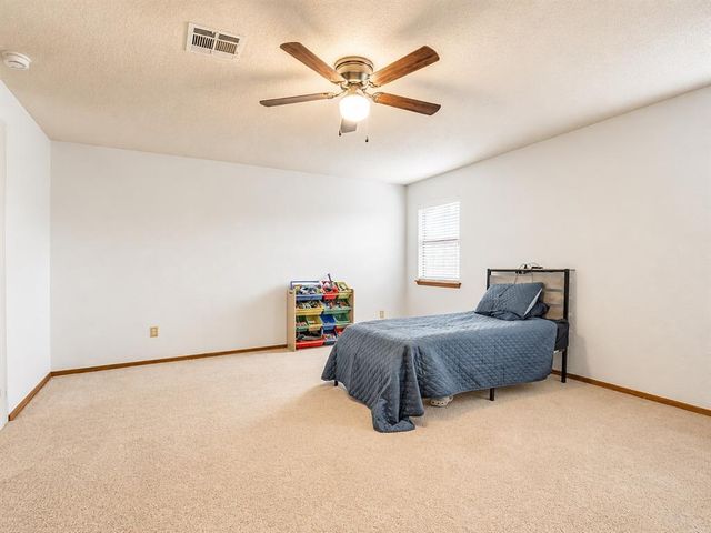 617 S Willowood Drive, Yukon, OK 73099