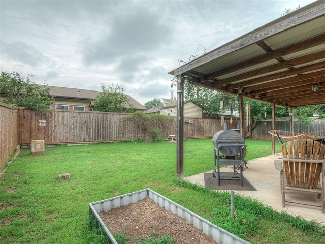 617 S Willowood Drive, Yukon, OK 73099