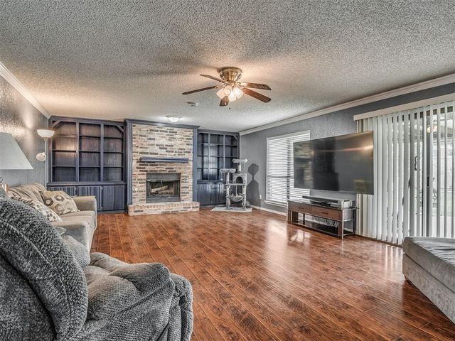 617 S Willowood Drive, Yukon, OK 73099