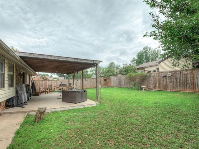617 S Willowood Drive, Yukon, OK 73099