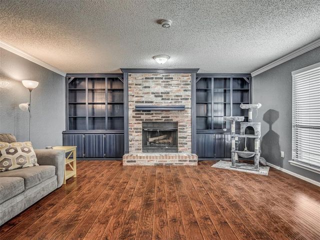 617 S Willowood Drive, Yukon, OK 73099