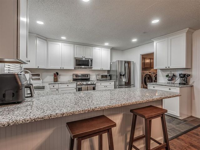 617 S Willowood Drive, Yukon, OK 73099