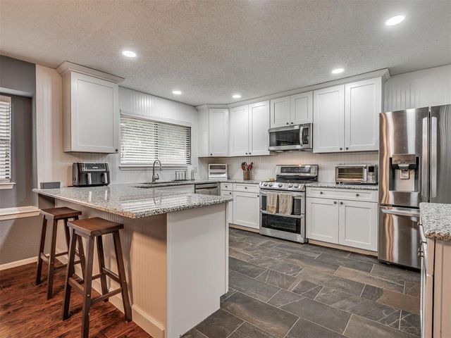 617 S Willowood Drive, Yukon, OK 73099