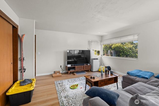5506 7th Avenue NW, Seattle, WA 98107