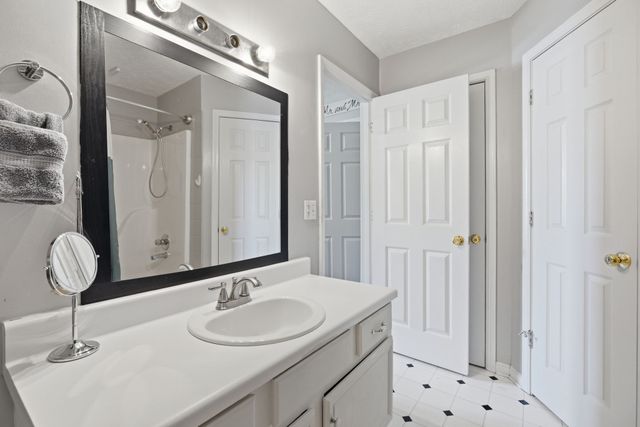 2014 Gardendale Dr, Murfreesboro, TN 37130
