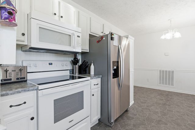 2014 Gardendale Dr, Murfreesboro, TN 37130