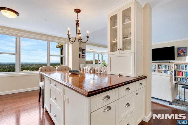 2000 Linwood Avenue 22B, Fort Lee, NJ 07024