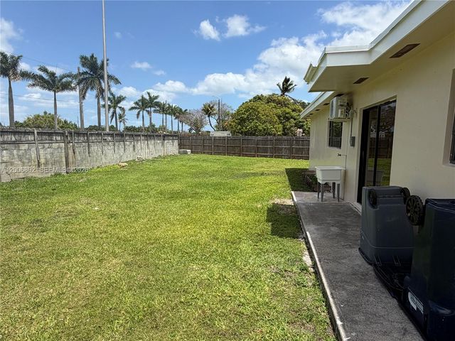 10375 SW 152nd Ter, Miami, FL 33157