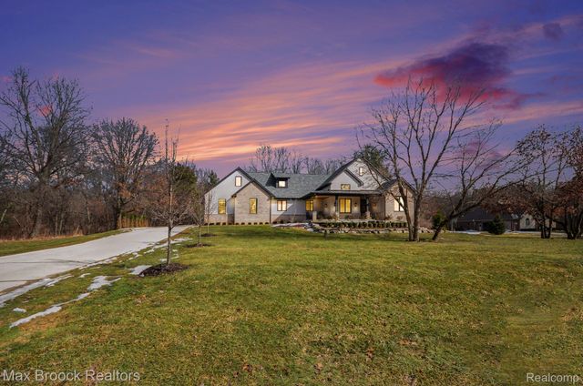 668 Pinery Boulevard, Orion Charter Township, MI 48362