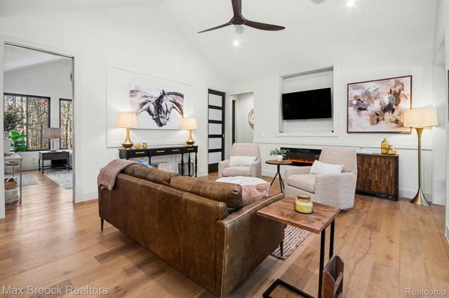 668 Pinery Boulevard, Orion Charter Township, MI 48362