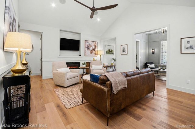 668 Pinery Boulevard, Orion Charter Township, MI 48362