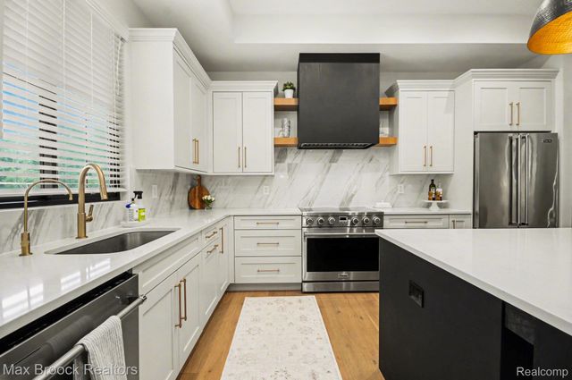 668 Pinery Boulevard, Orion Charter Township, MI 48362