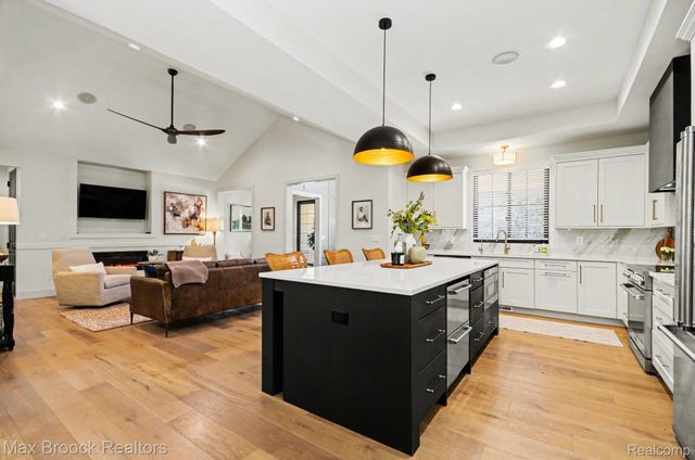 668 Pinery Boulevard, Orion Charter Township, MI 48362