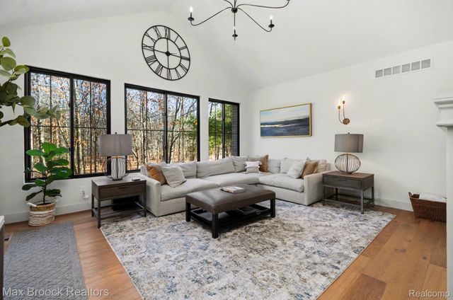 668 Pinery Boulevard, Orion Charter Township, MI 48362