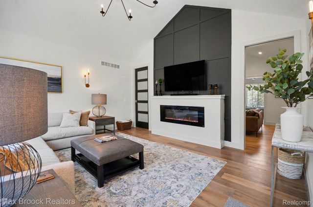 668 Pinery Boulevard, Orion Charter Township, MI 48362