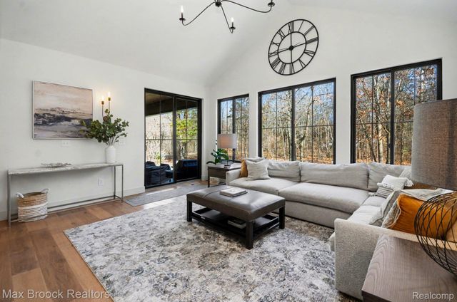 668 Pinery Boulevard, Orion Charter Township, MI 48362