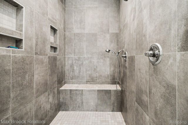 668 Pinery Boulevard, Orion Charter Township, MI 48362