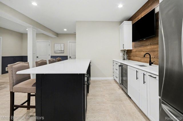 668 Pinery Boulevard, Orion Charter Township, MI 48362