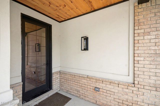 668 Pinery Boulevard, Orion Charter Township, MI 48362