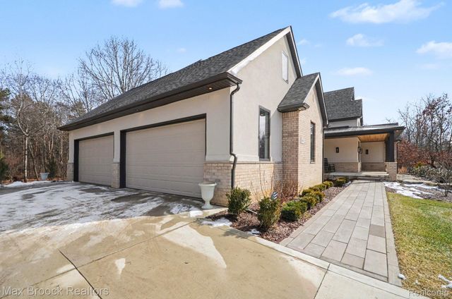 668 Pinery Boulevard, Orion Charter Township, MI 48362