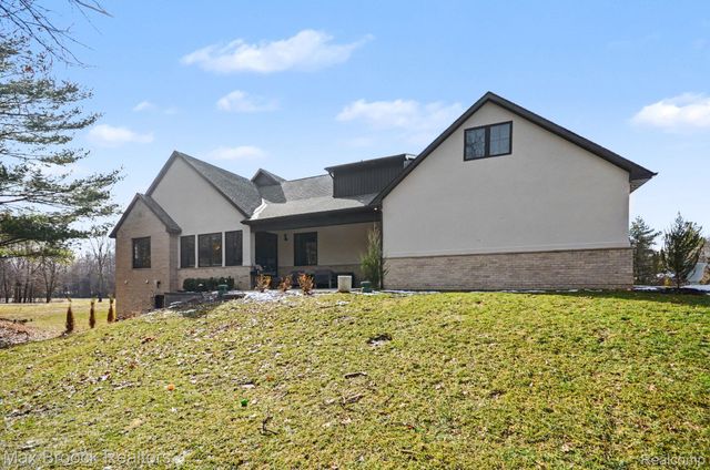 668 Pinery Boulevard, Orion Charter Township, MI 48362