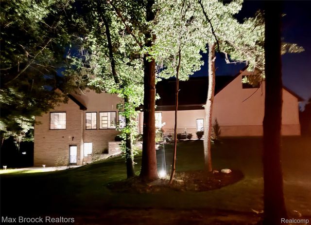 668 Pinery Boulevard, Orion Charter Township, MI 48362