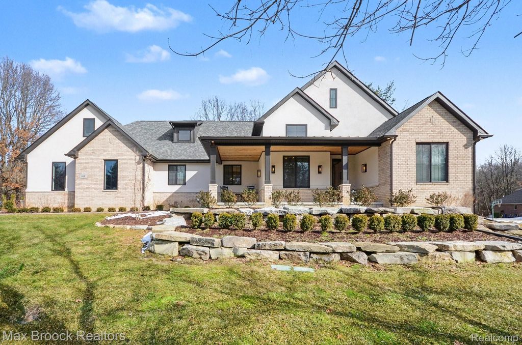 668 Pinery Boulevard, Orion Charter Township, MI 48362