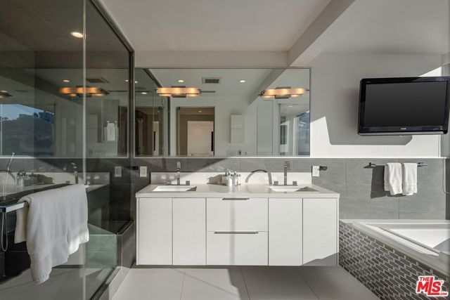 8620 Hillside Avenue, West Hollywood, CA 90069