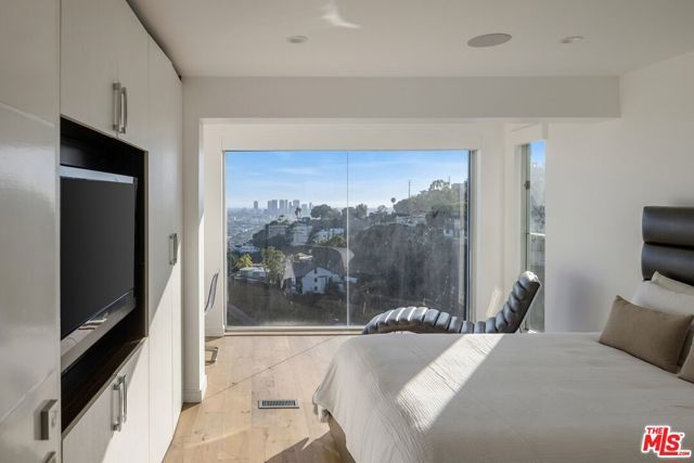 8620 Hillside Avenue, West Hollywood, CA 90069
