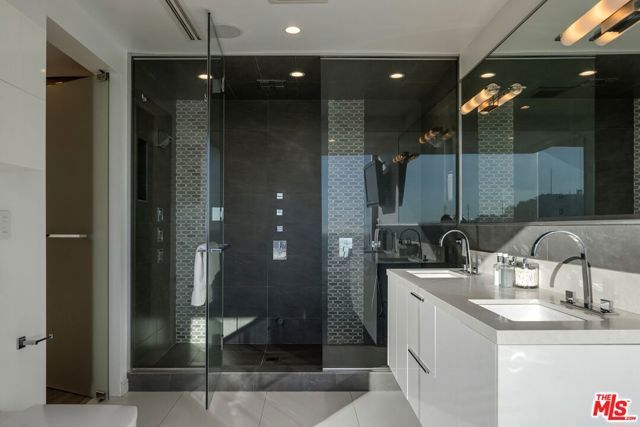 8620 Hillside Avenue, West Hollywood, CA 90069