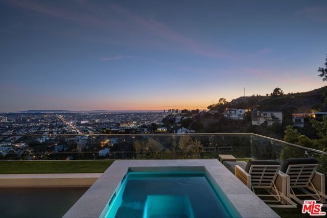 8620 Hillside Avenue, West Hollywood, CA 90069