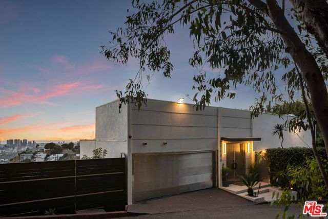 8620 Hillside Avenue, West Hollywood, CA 90069